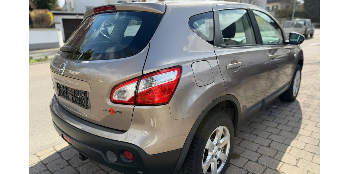 Nissan Qashqai Acenta 4X4 1. Hand AHK 100.000 km 7.990 &euro; Neckarsulm 74172