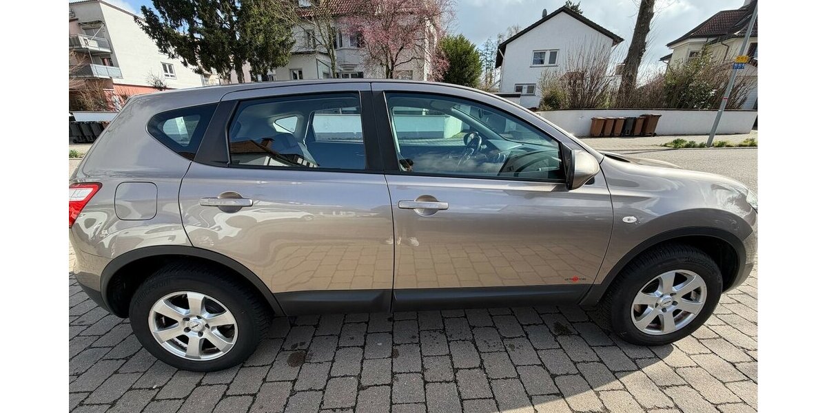 Nissan Qashqai Acenta 4X4 1. Hand AHK 100.000 km 7.990 &euro; Neckarsulm 74172