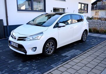 Toyota Verso 78.000 km 13.300 &euro; Karlsdorf-Neuthard 76689