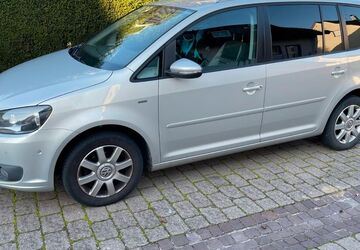 VW Touran 119.000 km 10.400 &euro; Neulingen 75245