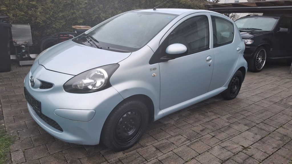 Toyota Aygo (X) 82.000 km 3.899 &euro; Bad friedrichshall 74177