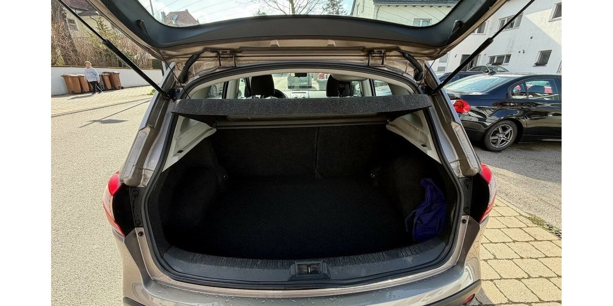 Nissan Qashqai Acenta 4X4 1. Hand AHK 100.000 km 7.990 &euro; Neckarsulm 74172