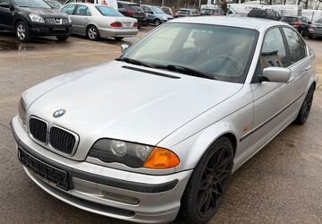 BMW 323 250.000 km 2.200 &euro; Bruchsal 76646